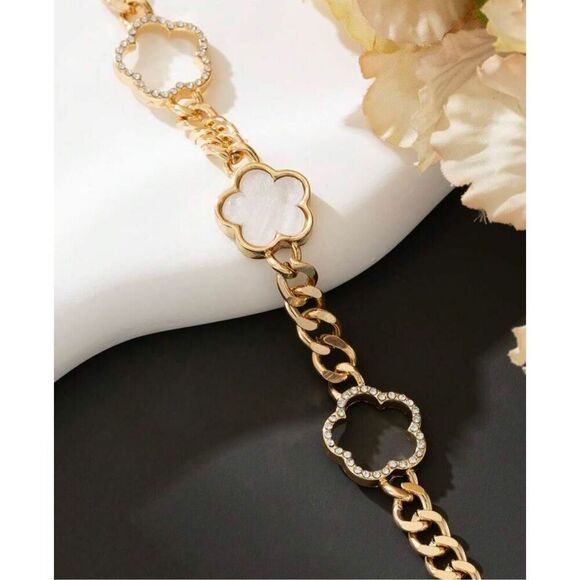 Clover Bracelet - Picture 2 of 4